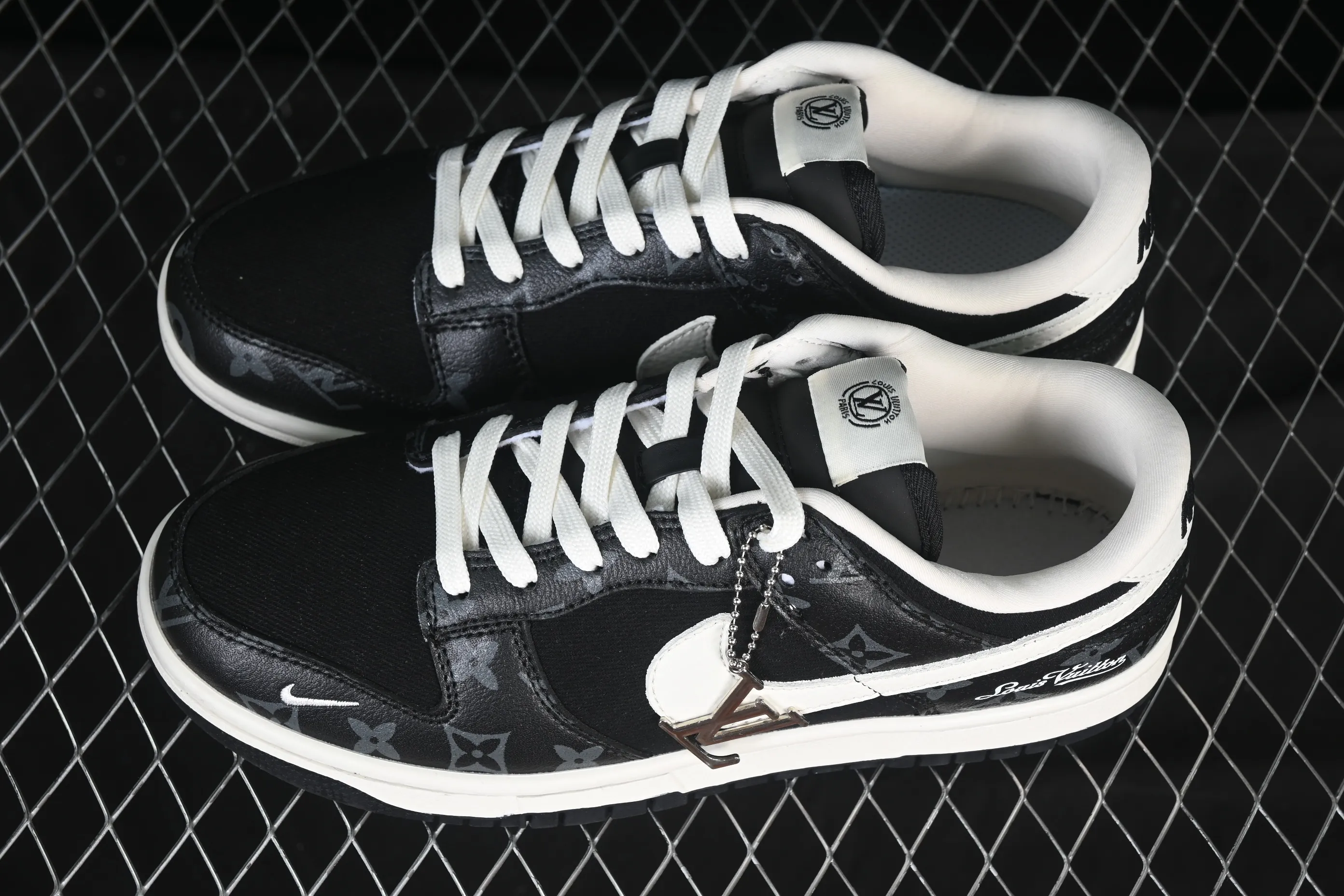 All categories Nk SB Dunk Series Nk SB Dunk Low High-end customized low-top sneakers Nike SB Dunk Low LV co-branded Dark Night White Anniversary high-end customized low-top casual sneakers SC0601-458